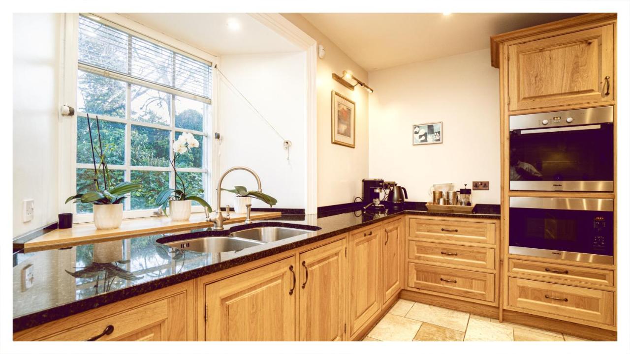 Villa A Luxurious Masterpiece Steps From Stirling Exterior foto